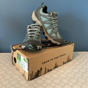 Oboz Women’s Low Luna Hiking Shoe